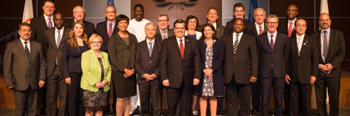 Photo des maires présents au Sommet du vivre ensemble de Montréal en 2015